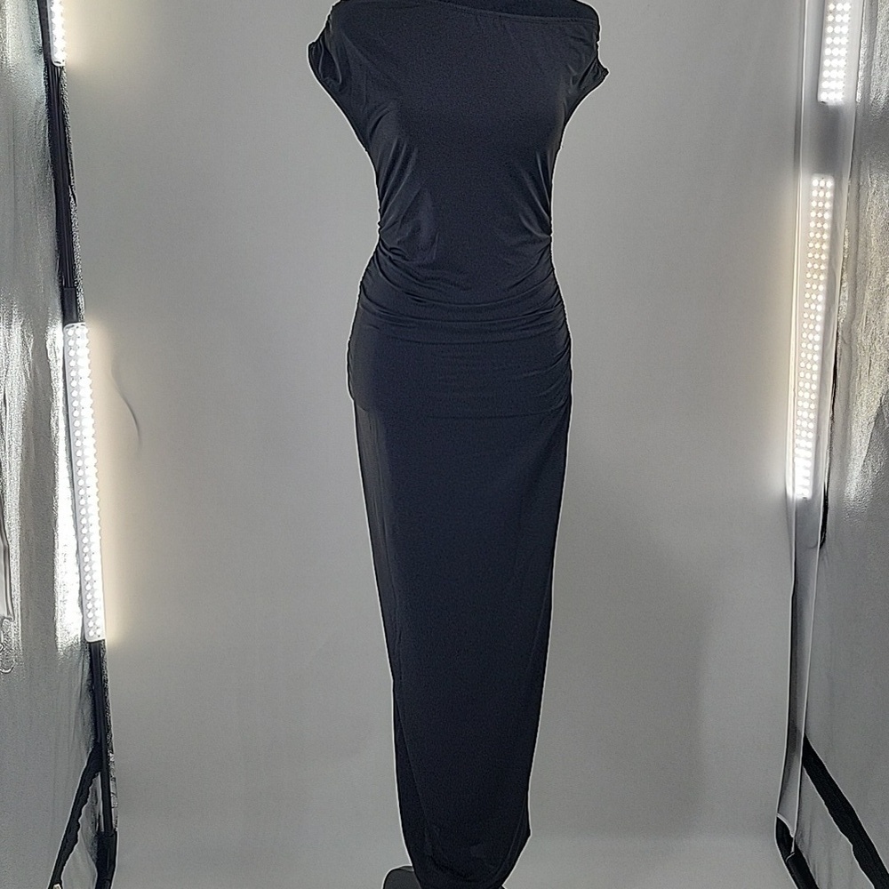 Elegant Black Off-Shoulder Dress - Picture 13 of 16